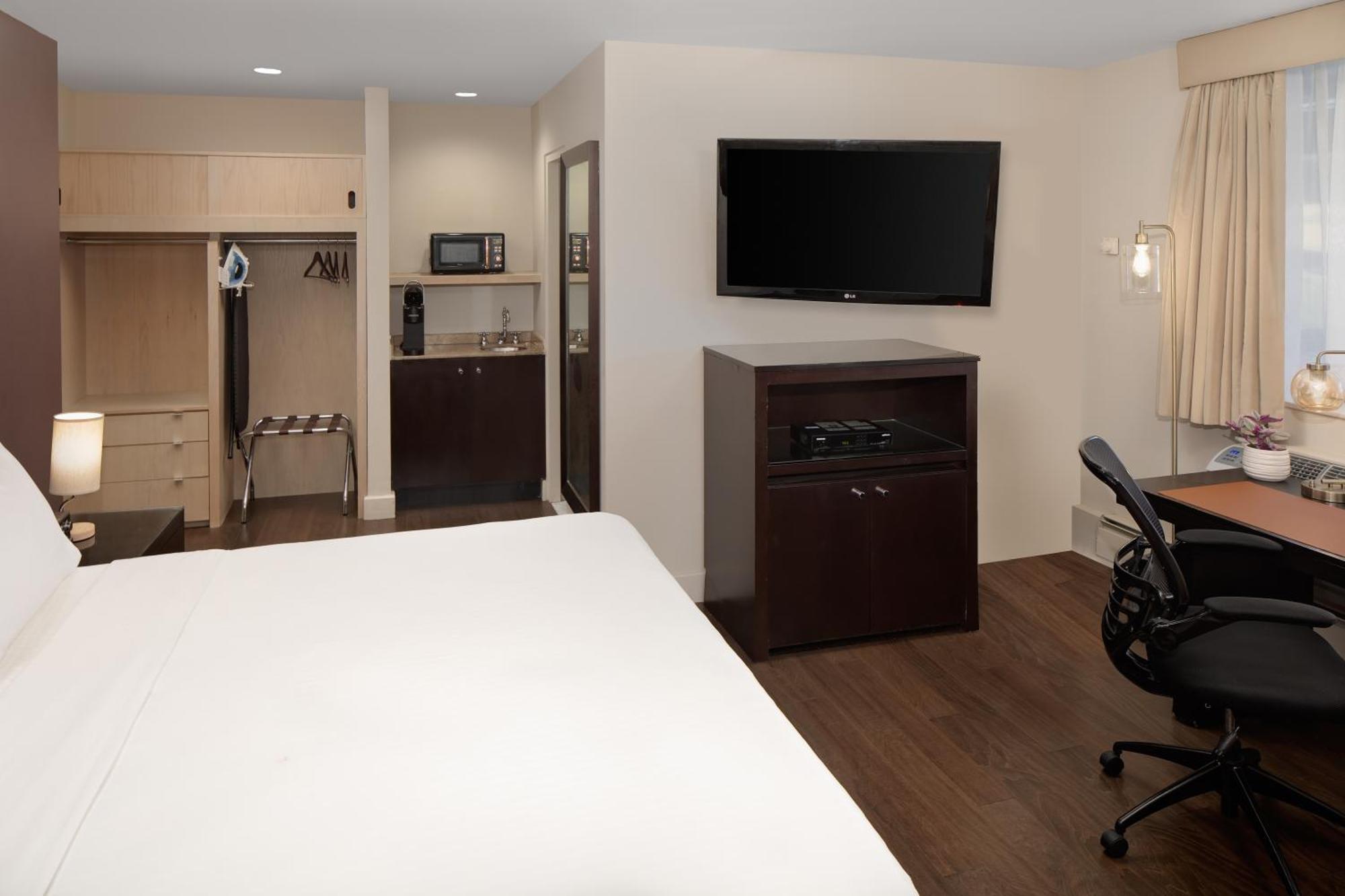The Andrew Hotel